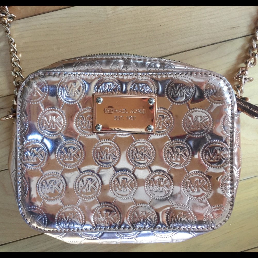 MICHAEL KORS METALLIC ROSE GOLD CROSSBODY BAG